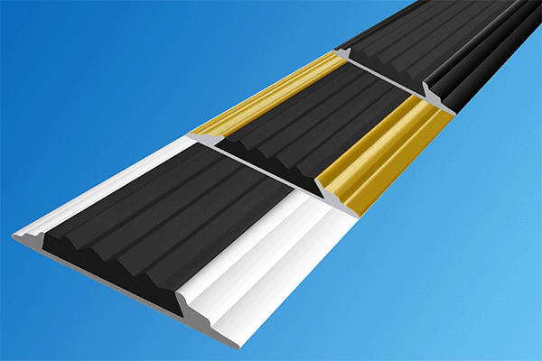 Алюминиевая окрашенная накладная полоса АП46 с одной вставкой против скольжения