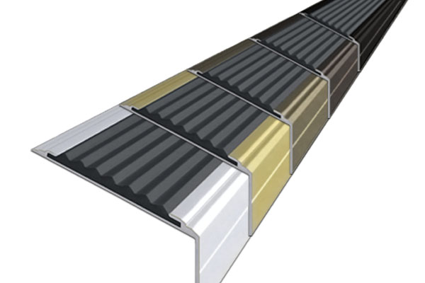 Алюминиевый анодированный накладной угол-порог Стандарт 50 мм с одной вставкой против скольжения